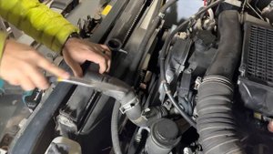 Toyota Prado Aluminum Radiator Replacement KZJ95 1KZ