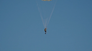 Владимир Гаврилов прыгнул с парашютом