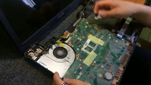 Чистка системы охлаждения ноутбука. СЦ "АйСпаял" смотреть онлайн