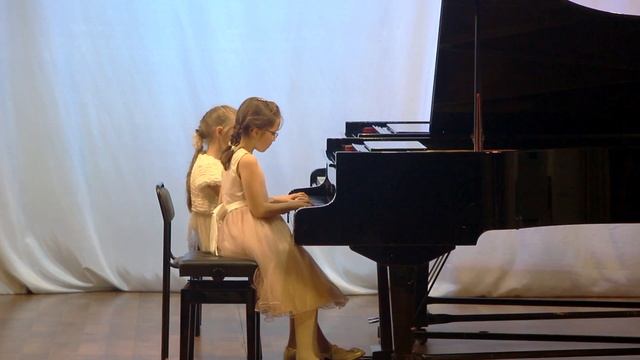 М. Равель, "Павана Спящей красавицы", исп. Шуклина Алена и Утробина Алена смотреть онлайн