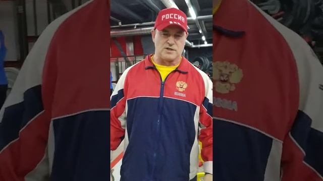 Легенда бодибилдинга Арусланов Ш.Х.Супер серия бицепс и жим лёжа вниз головой!!! смотреть онлайн