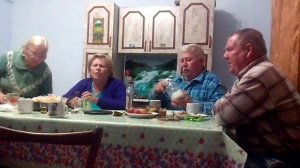 Красиво поют "Ой там на горе сидела пара голубей",по русски