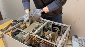 Разбираем Генератор сигналов низкочастотный Г3-56/1. Смотрим содержимое