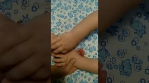 МАССАЖ РУК РЕБЕНКА СВОИМИ РУКАМИ.