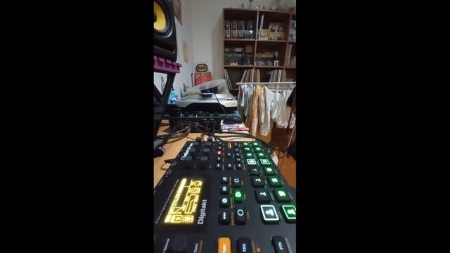Elektron Digitakt techno sketch 4-12-2022 смотреть онлайн