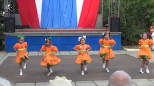 Раз ладошка, два ладошка.Я на сцену выхожу. - Шоколадка