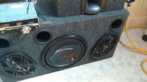 Pioneer 309 tocando Quebra Cabeça - Hungria (Som automotivo em casa)