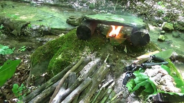 Morel Mushroom Hunting - Primitive STONE Fried Morel Burgers!! смотреть онлайн