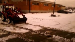 Уборка снега универсальным ковшом (КУНом)
