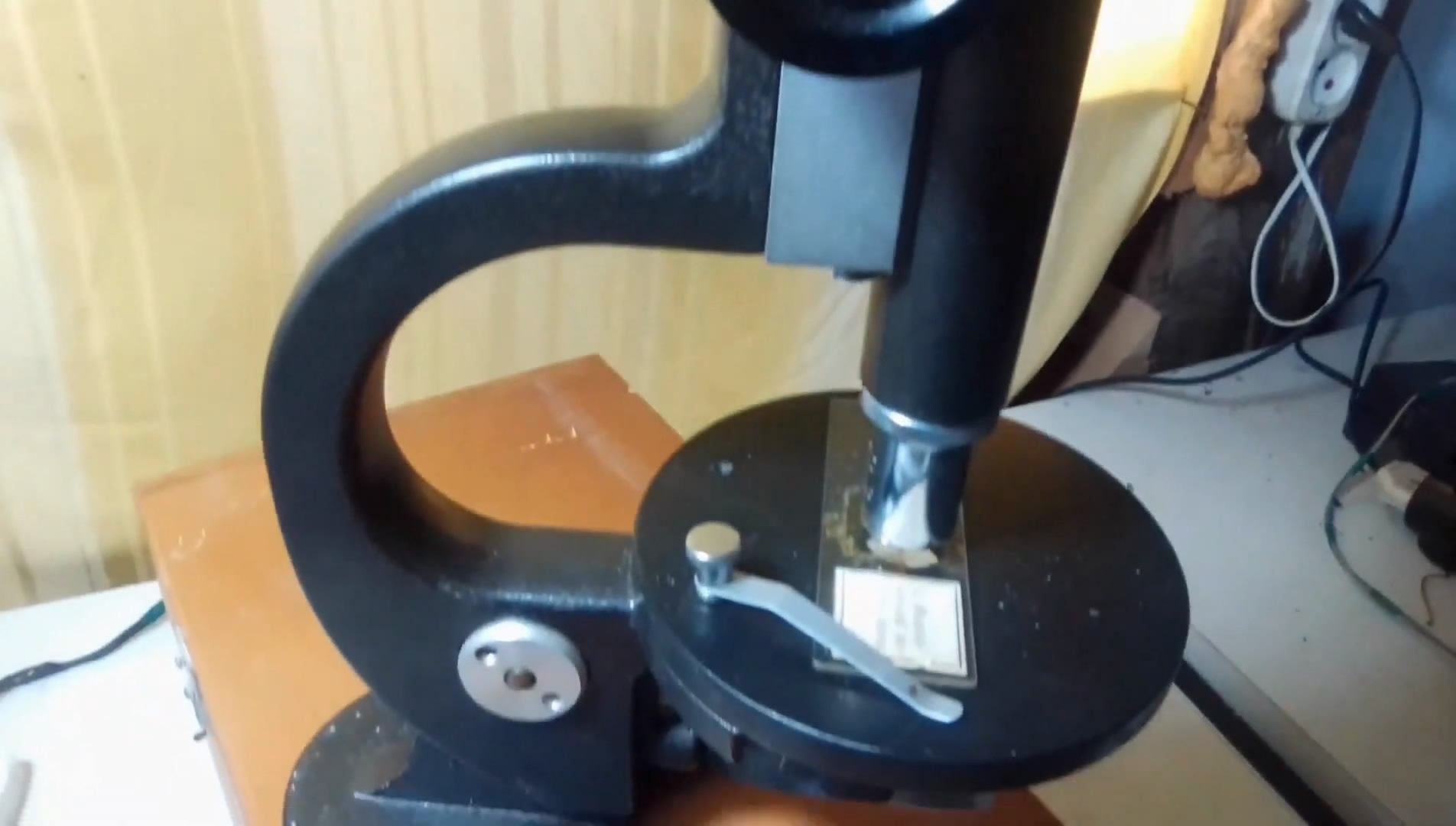 Загадочный ящик в котором микроскоп из СССР смотреть онлайн