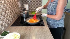 Лёгкий куриный суп . Быстро , просто , вкусно!