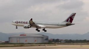[HD] Airbus A330-302 Qatar Airways (A7-AEM) landing at Barcelona Airport (BCN/LEBL)