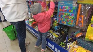 Какую игрушку выберет ребенок в магазине