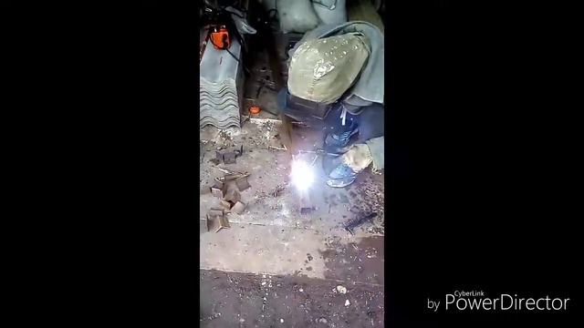 Чувак исполняет смотреть всем смотреть онлайн