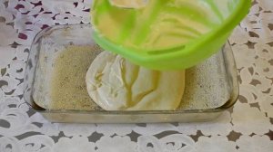 Пицца-пирог с колбасой и сыром.