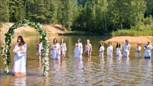 ПРОЛЕТАЮТ ДНИ, ГОДА исполняют Анжелика и Анастасия Вишня