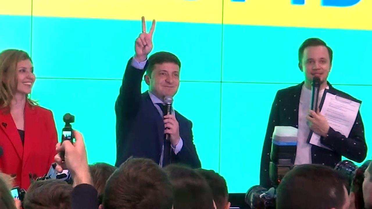 Владимир Зеленский продолжит борьбу за кресло президента Украины с Петром Порошенко уже во втором...