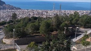 Парк Devlet Bahceli в Аланье,  на горе, Турция.