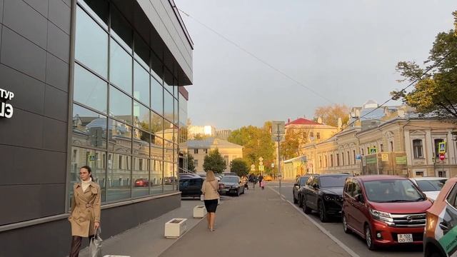 Прогулка: Хохловский пер., Курская [4K] 3 октября 2023 Москва / 16°C смотреть онлайн