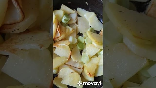 Жареная картошка с селедкой, простой вариант обеда?