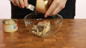 САЛАТ из горбуши с яйцом и зеленым горошком. Вкусный, сытный и нежный!