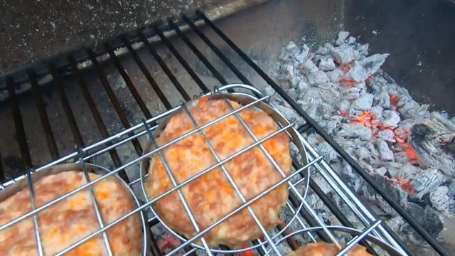 ВКУСНЫЙ СОЧНЫЙ ЧИЗБУРГЕР , КОТЛЕТА ДЛЯ ЧИЗБУРГЕРА НА МАНГАЛЕ С СЫРОМ