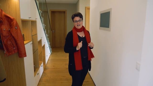 Haustour: Fertighaus Stadtvilla mit besonderem Smarthome-System von Weberhaus  Hausbau Helden