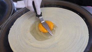 яичный блин с ветчиной и сыром - корейский блинчик.