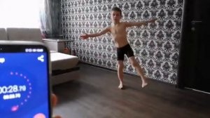 Масин Артём приседания на одной ноге (пистолетик) 19 раз за минуту