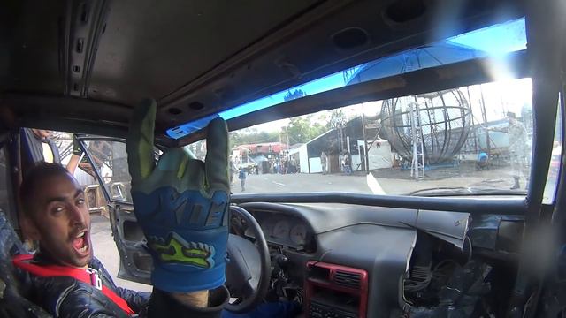 Это стоит увидеть! Крутой трюк от Мастера! Горящий автомобиль в полете. Автотрюки с "козой".Часть2