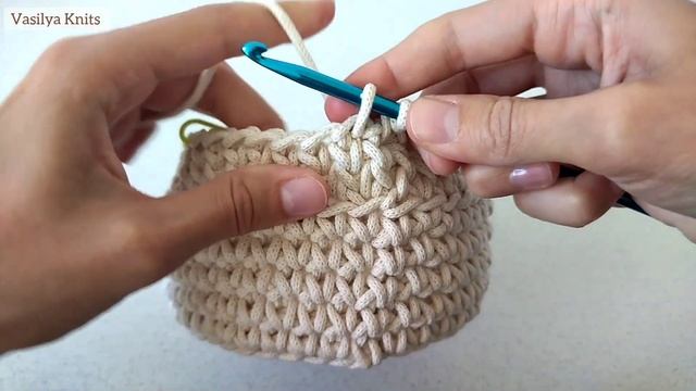 СПРАВИТСЯ И НОВИЧОК ! Красивая корзинка с ручками из хлопкового шнура. Подвесная корзинка.