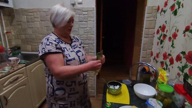 Рубленные котлеты из куриного филе и слоёный салат ?? смотреть онлайн