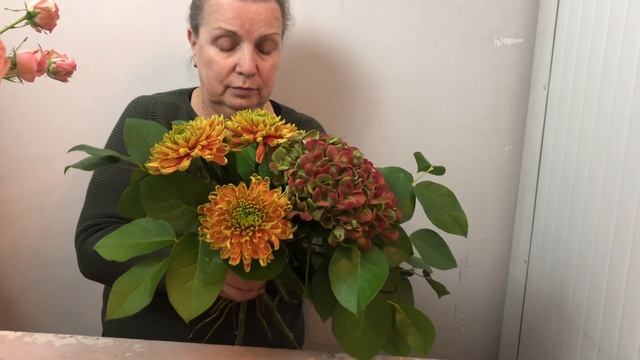 Овальный букет. Современная флористика смотреть онлайн