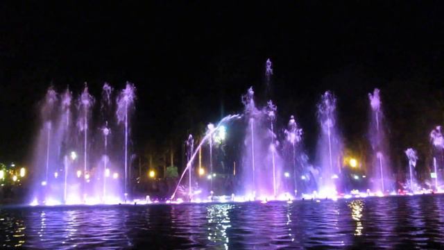 ПОЮЩИЙ ФОНТАН САЛОУ, Ч.1 смотреть онлайн