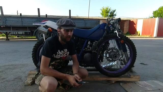 Распаковка Yamaha TT-R250 Open Enduro и поздравление с днём мотоциклиста.