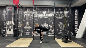 Румынская тяга на одной ноге с гирей (журавлик)