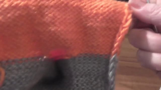 Пинеточки " Сказка" связанные спицами. Спереди можно прикрепить украшение. смотреть онлайн