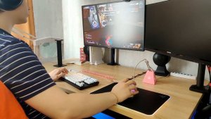 ТВЁРДЫЙ И МАЛЕНЬКИЙ // ОБЗОР RGB-КОВРА RAZER FIREFLY V2