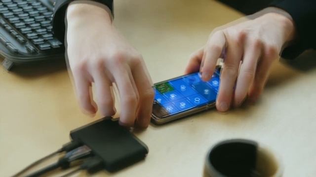 Alcatel Idol 4S на Windows 10 Mobile анонсирован официально смотреть онлайн