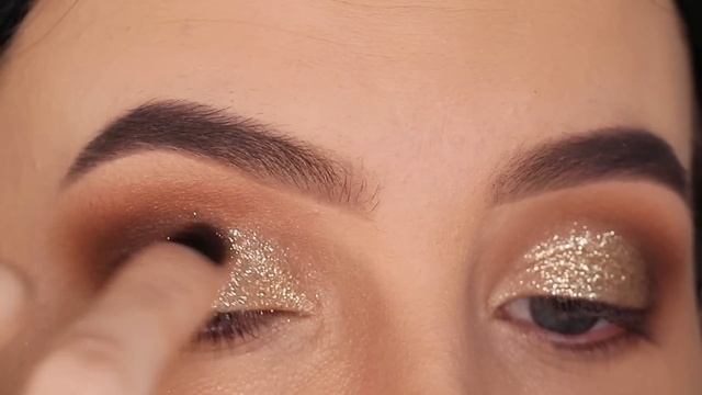 Classic Golden Glitter Eye Makeup Tutorial | Holiday Eye Look смотреть онлайн