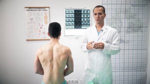 Боль в/под/между лопатками, в области лопаток.  Торакалгия. Кол между лопаток.