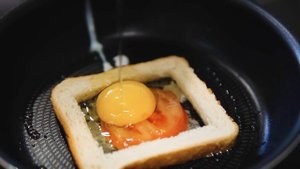 ЗАВТРАК ЗА ПЯТЬ МИНУТ! Тост с яйцом на сковороде