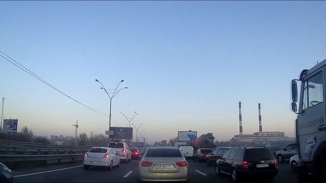 Южный мост в Киева, проспект Бажана, едем в аэропорт Борисполь смотреть онлайн
