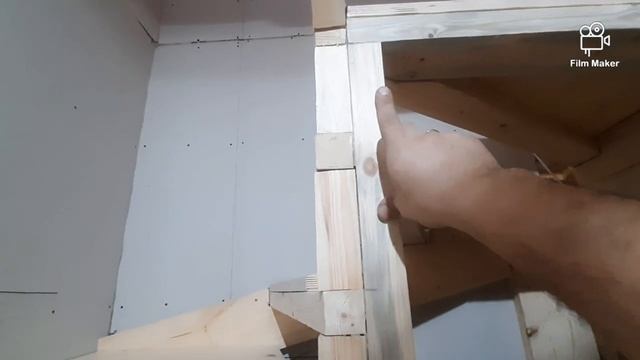 Лестница на второй этаж забежными ступенями, удобная лестница в небольшой межэтажный проём смотреть онлайн