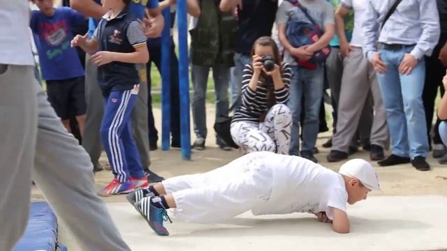 Сhildren in freestyle / соревнования по STREET WORKOUT в Махачкале. смотреть онлайн