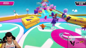 ВЕРНИ ШАВЕРМУ ПЕРВЫЙ РАЗ ИГРАЕТ В FALL GUYS