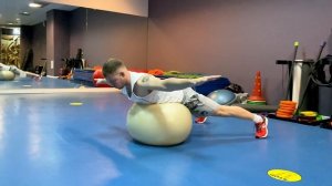 РАЗМИНКА НА ФИТБОЛЕ/УПРАЖНЕНИЯ С ФИТБОЛОМ #фитбол