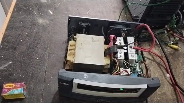 Luminous Eco Watt 1050 va not charging || auto changing charging mode #inverter смотреть онлайн