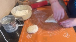 Готовлю курники тесто на кефире, хачапури с плавленым сыром.