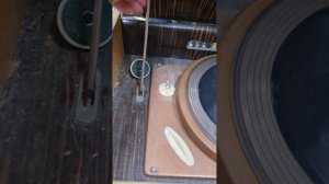 Радиола времён СССР ЛАТВИЯ.  Сломан звукосниматель! Цена 3000 рублей Электросталь,